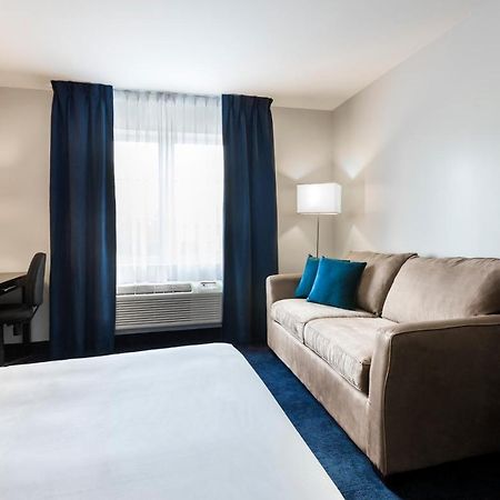 Imperia Hotel & Suites Сент-Юсташ Екстериор снимка