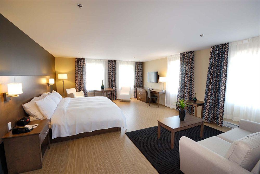 Imperia Hotel & Suites Сент-Юсташ Екстериор снимка