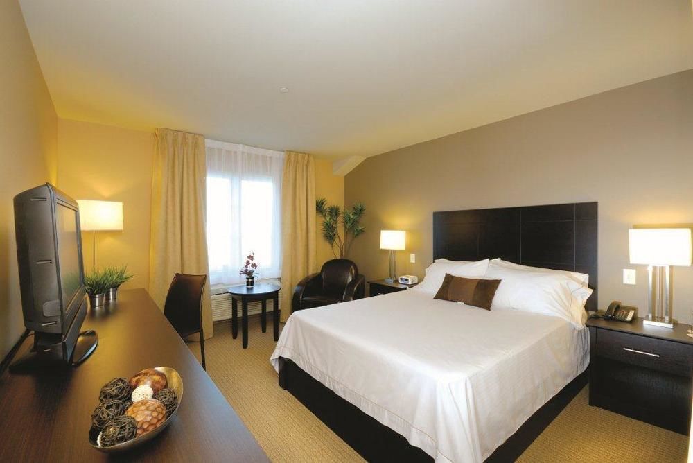 Imperia Hotel & Suites Сент-Юсташ Екстериор снимка