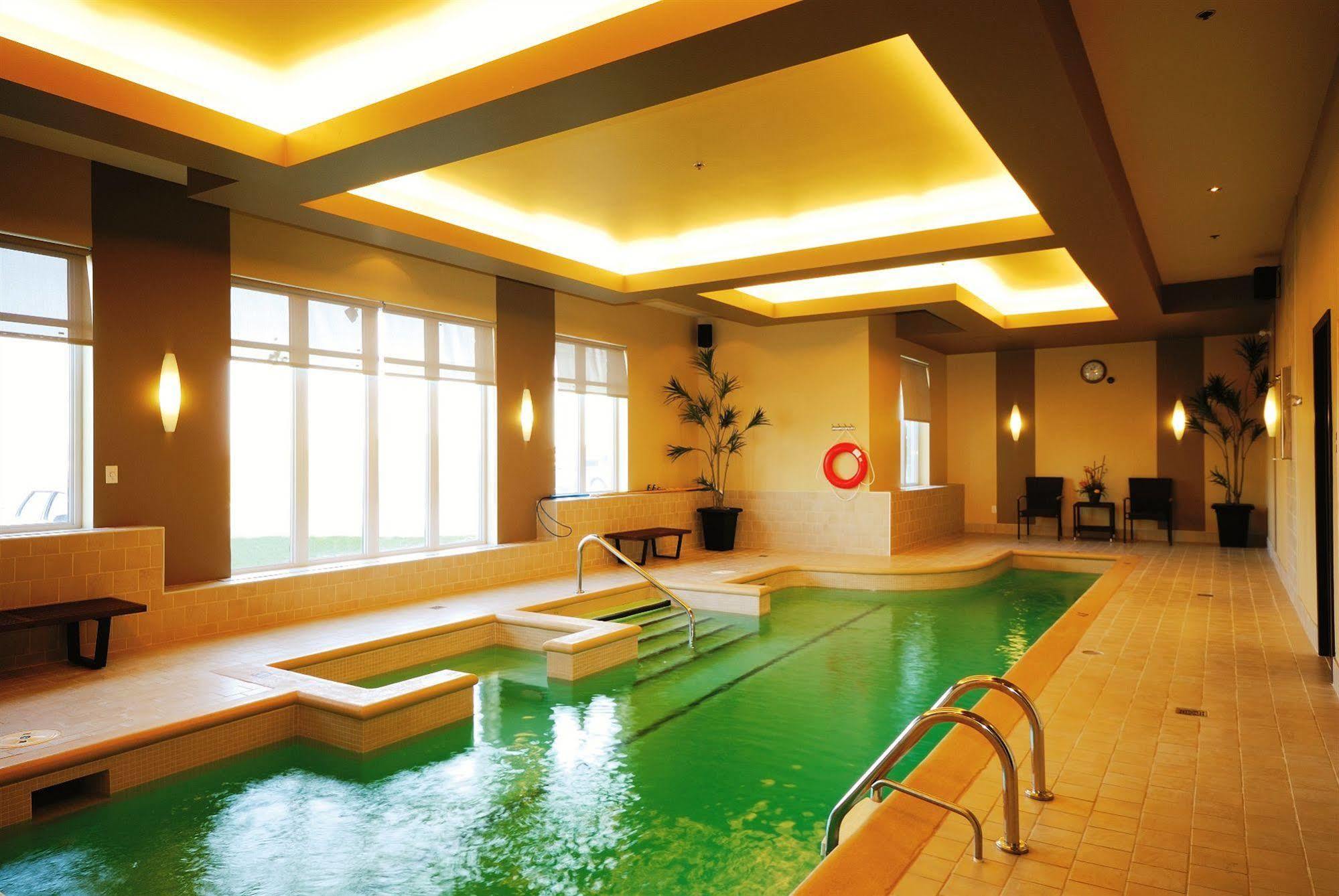 Imperia Hotel & Suites Сент-Юсташ Екстериор снимка