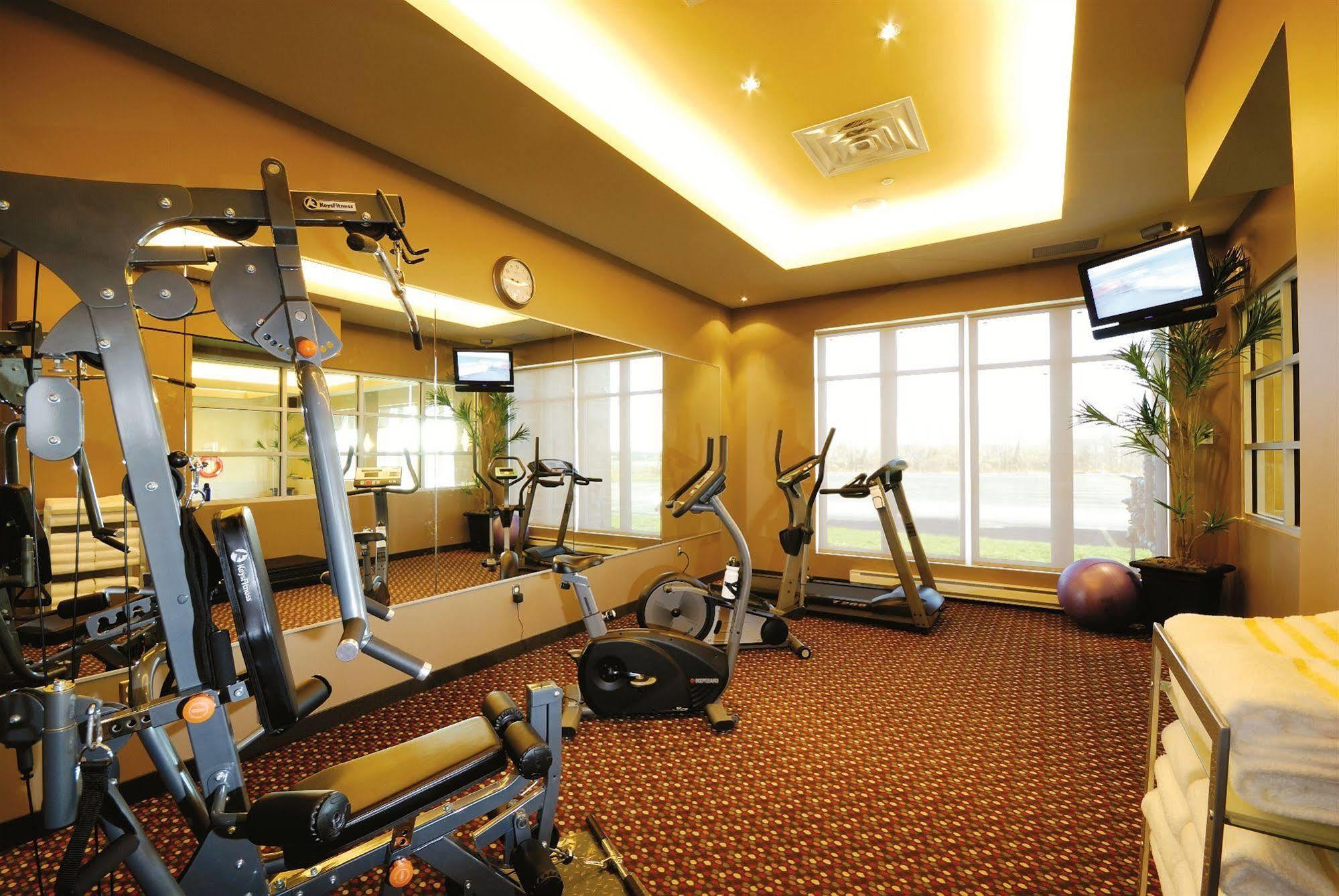 Imperia Hotel & Suites Сент-Юсташ Екстериор снимка