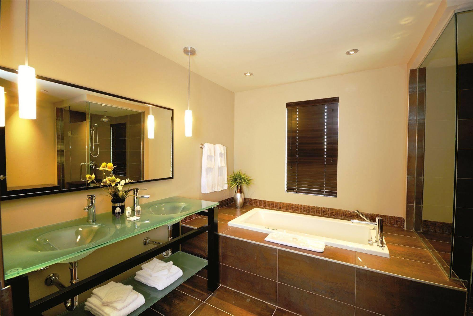 Imperia Hotel & Suites Сент-Юсташ Екстериор снимка