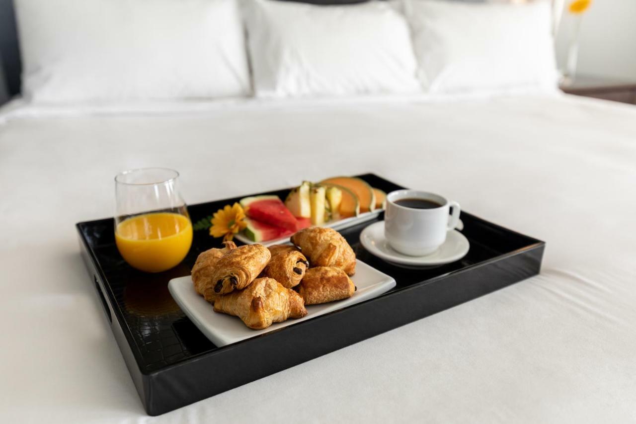 Imperia Hotel & Suites Сент-Юсташ Екстериор снимка