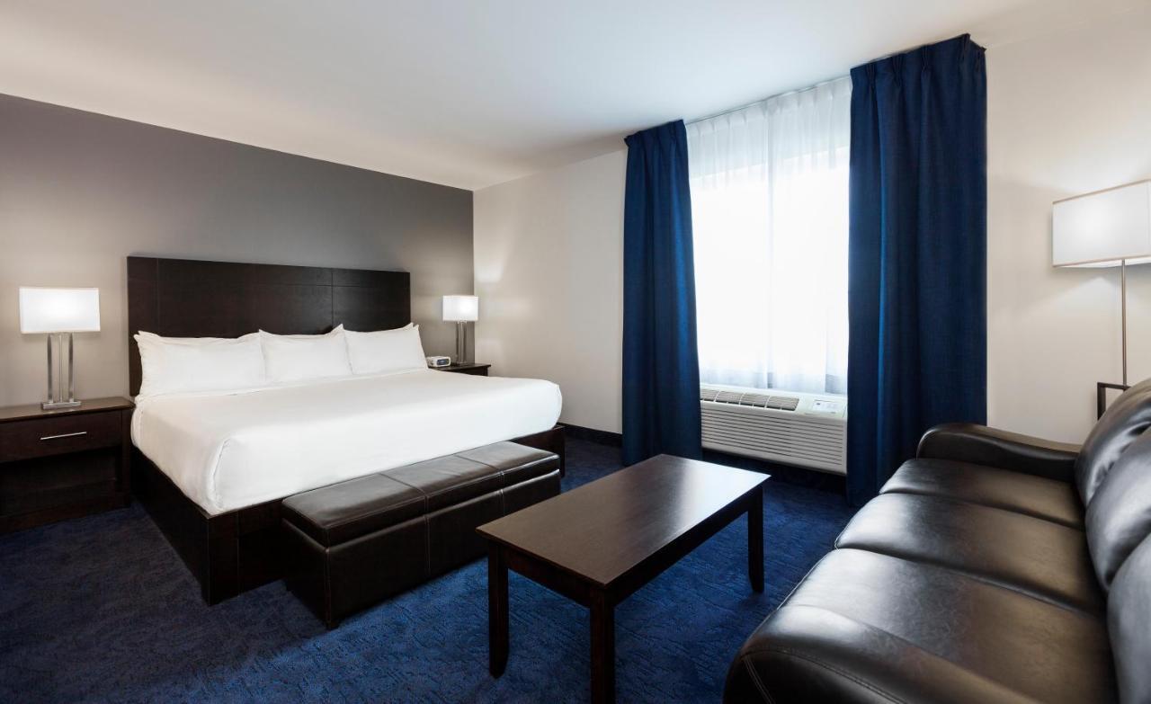Imperia Hotel & Suites Сент-Юсташ Екстериор снимка